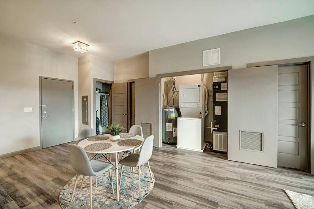 Апартаменти Huge 2 Bed 2 Bath Easy Ride To Nyc & Parking Гакенсак Екстер'єр фото