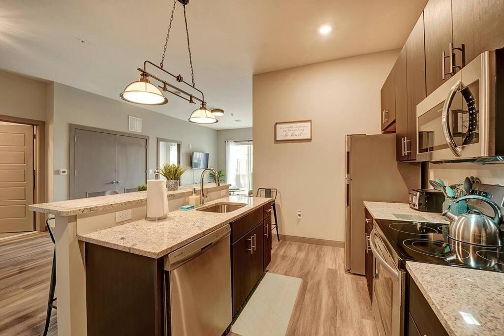 Апартаменти Huge 2 Bed 2 Bath Easy Ride To Nyc & Parking Гакенсак Екстер'єр фото