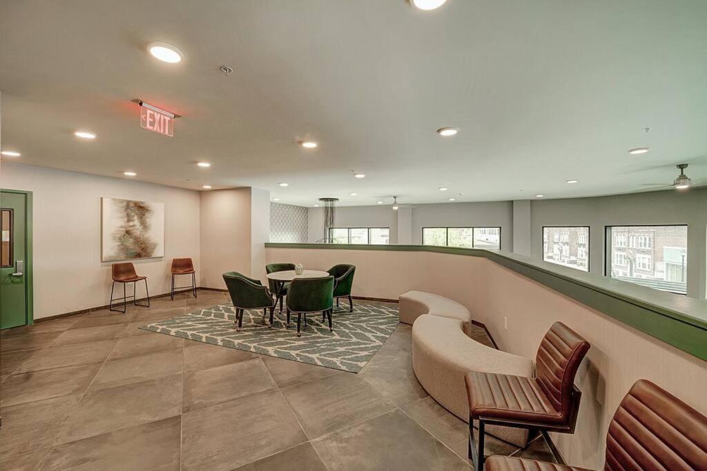 Апартаменти Huge 2 Bed 2 Bath Easy Ride To Nyc & Parking Гакенсак Екстер'єр фото